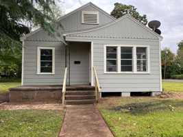 featured image of 400 Edwards St