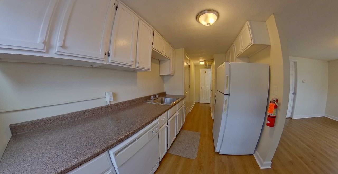 712 N 8th St - Photo 2 of 9