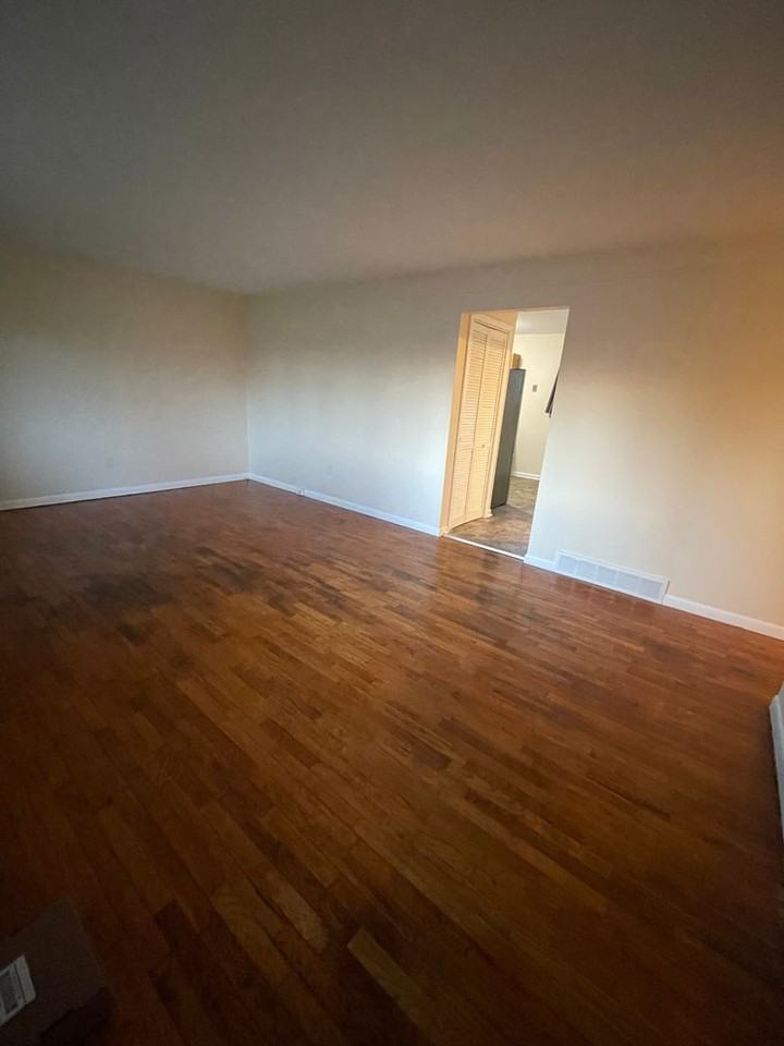 2886 Grant Dr - Photo 4 of 27