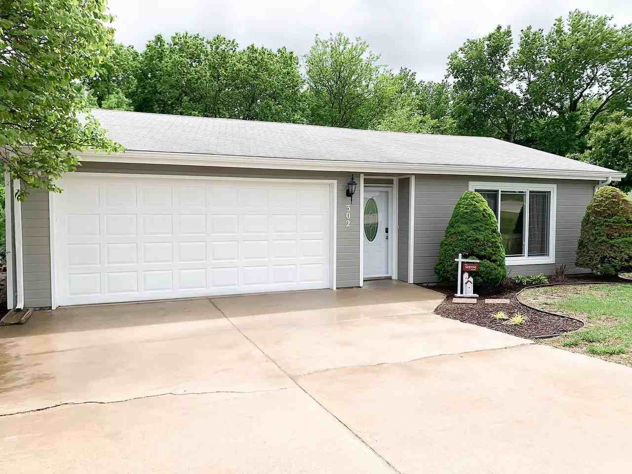 302 Palomino Ln - Photo 2 of 26