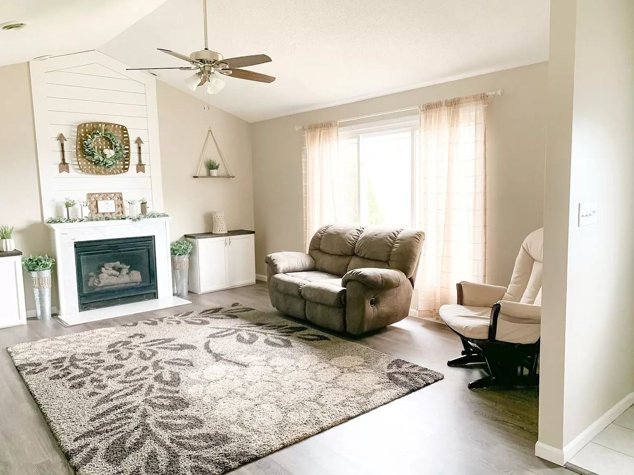 302 Palomino Ln - Photo 3 of 26