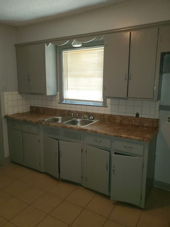 512 S Parkway E - Photo 3 of 10