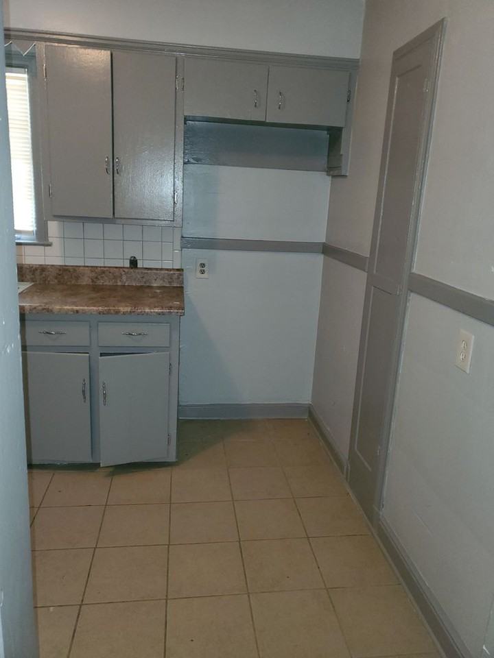 512 S Parkway E - Photo 4 of 10