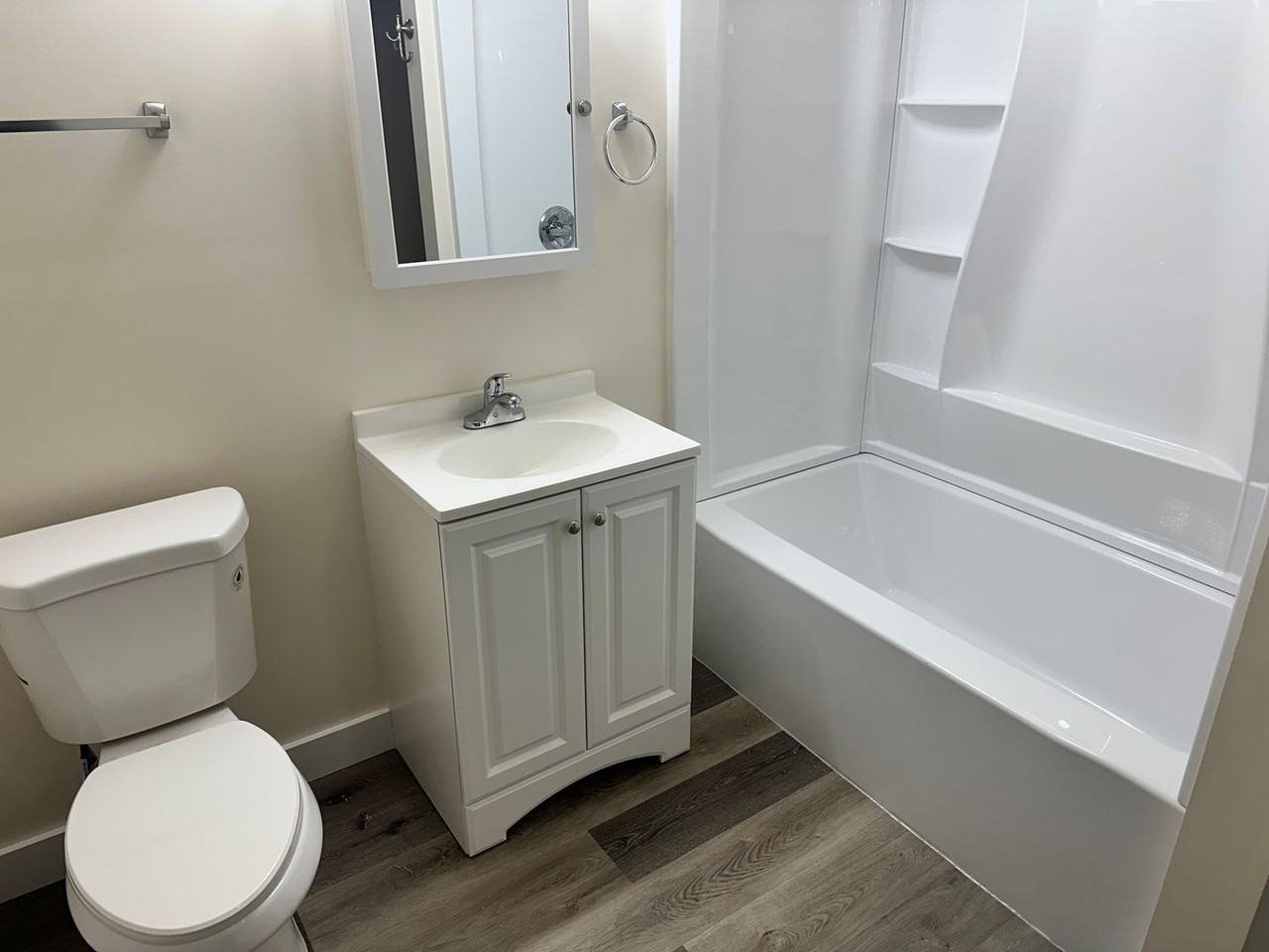 13821 Holbrooks Rd - Photo 7 of 19