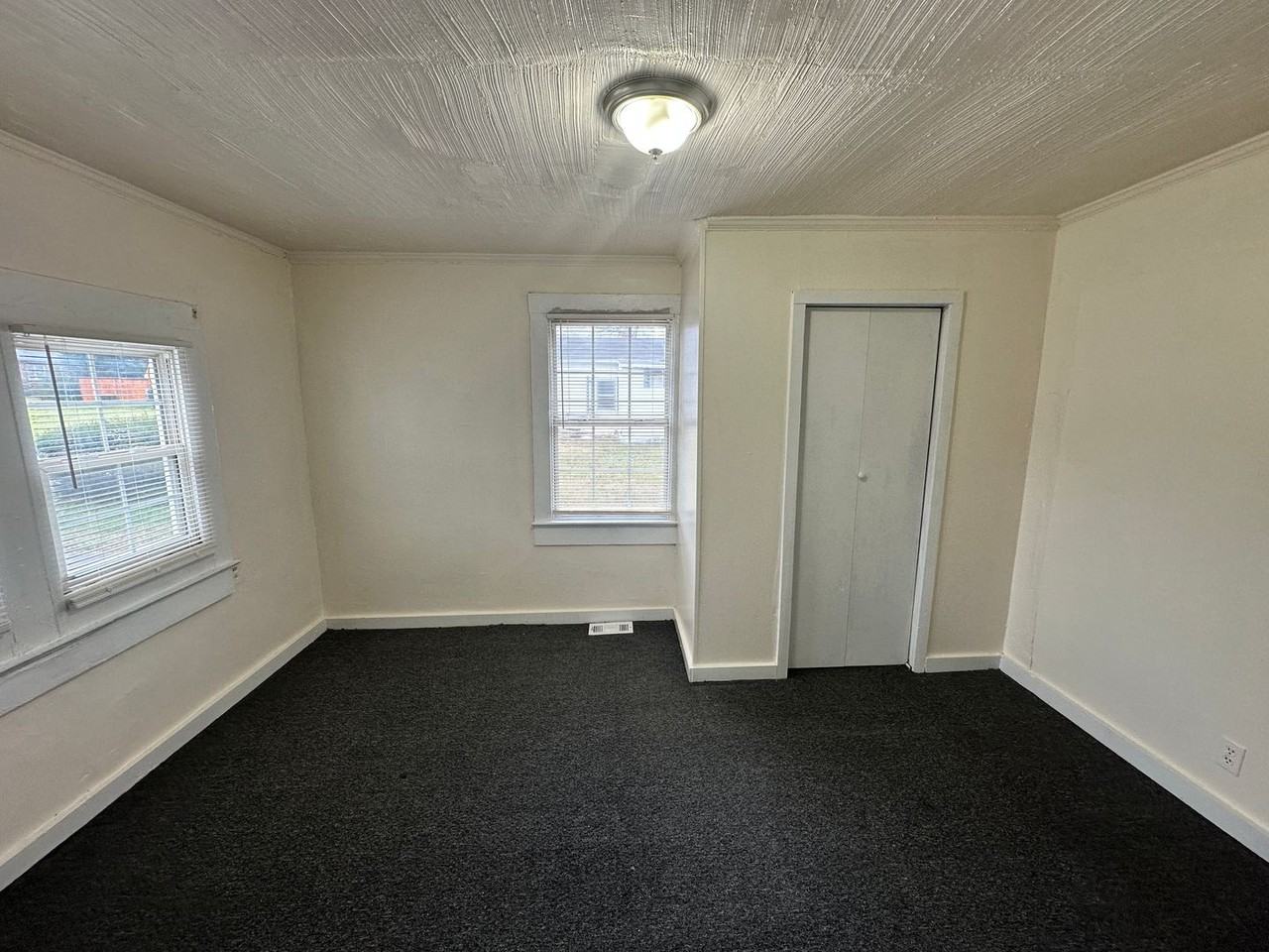 13821 Holbrooks Rd - Photo 5 of 19