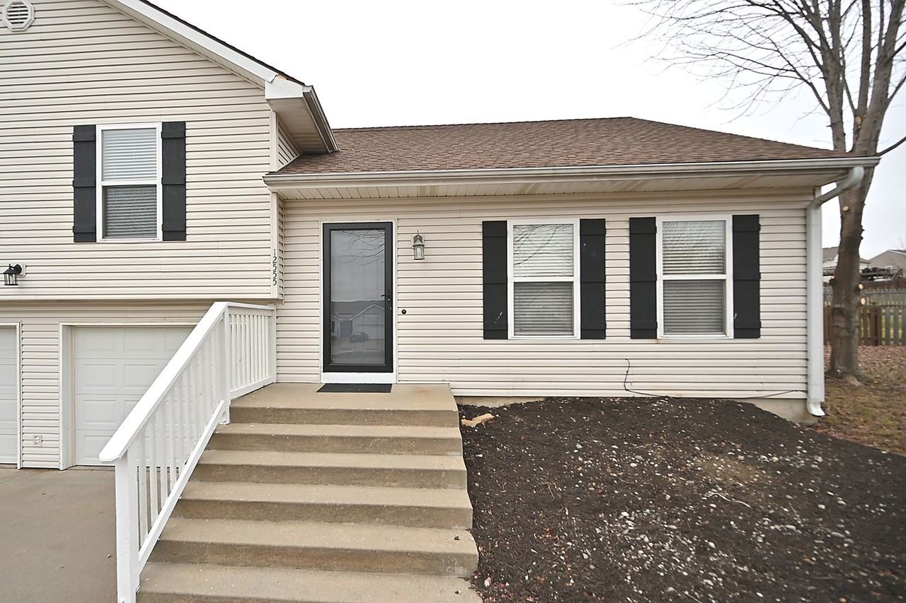 12555 Oak Point Dr - Photo 3 of 32