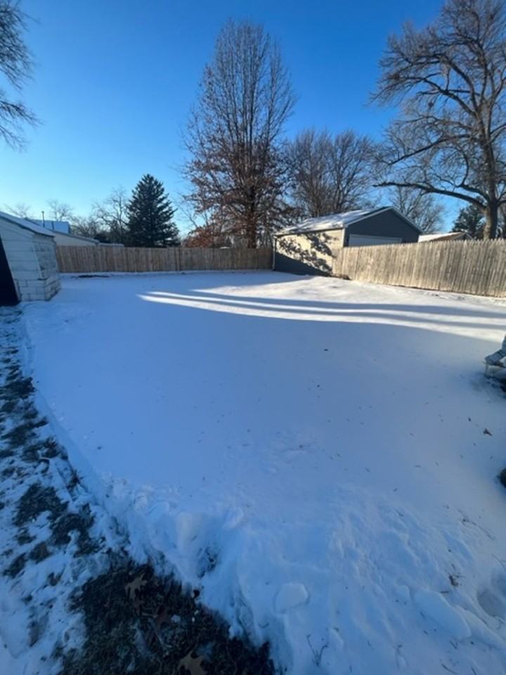 1436 Ansborough Ave - Photo 2 of 8