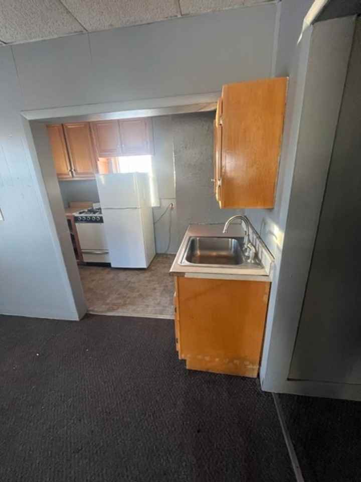 1436 Ansborough Ave - Photo 3 of 8