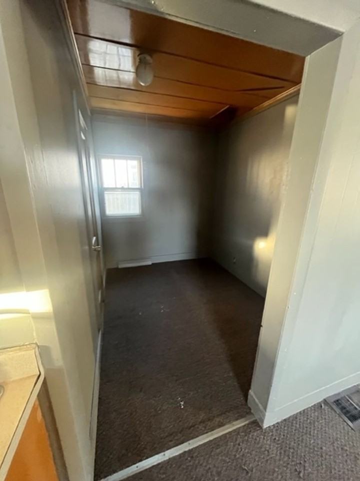 1436 Ansborough Ave - Photo 4 of 8