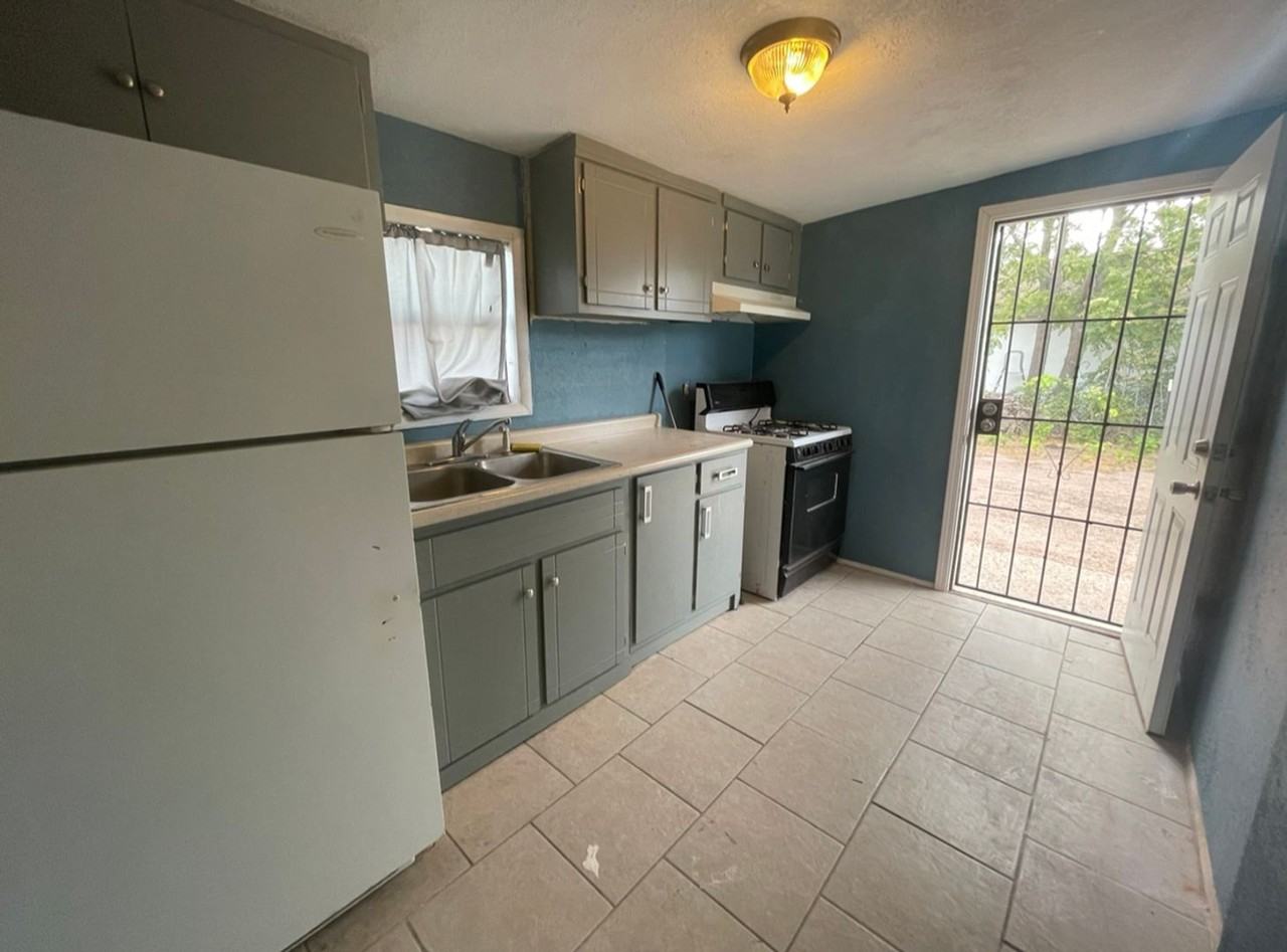 706 Alvarado St - Photo 2 of 5