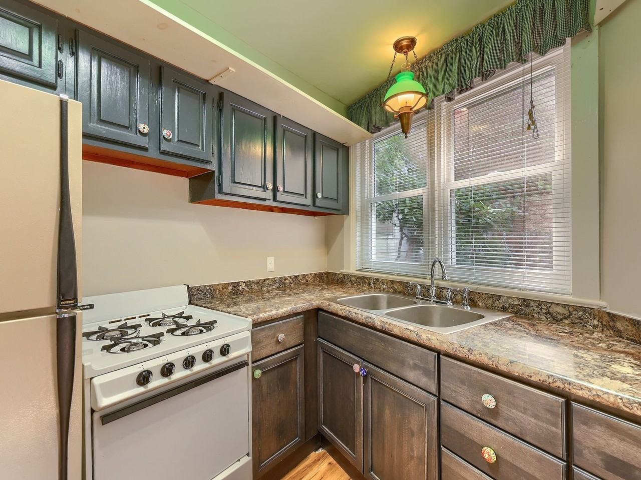 107 South St - Photo 3 of 36