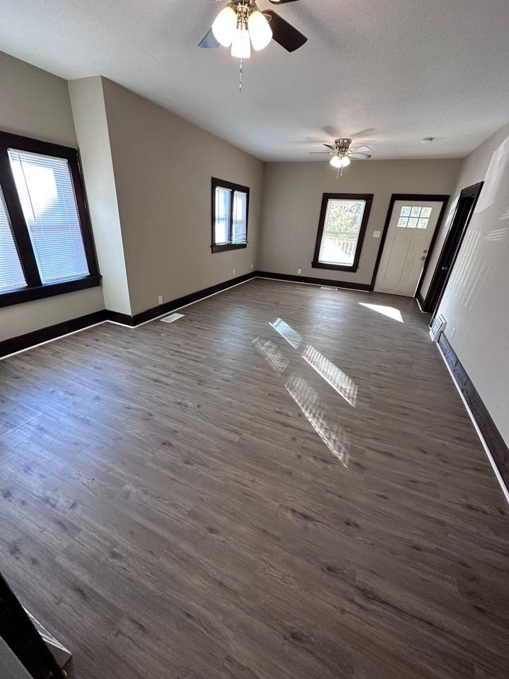 144 S Edwards Ave - Photo 3 of 14