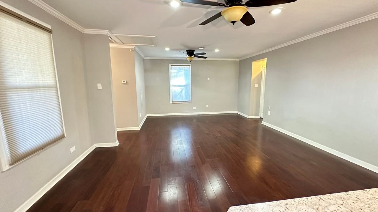 509 Foster St - Photo 2 of 10