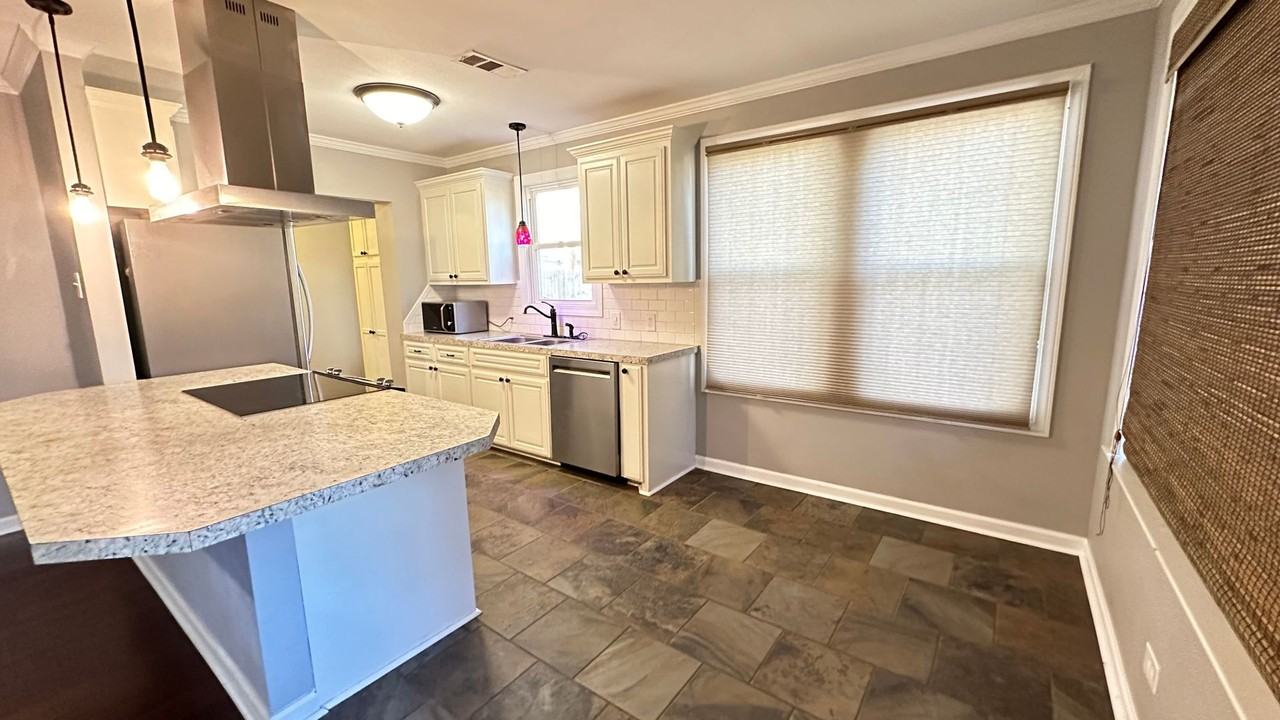 509 Foster St - Photo 3 of 10