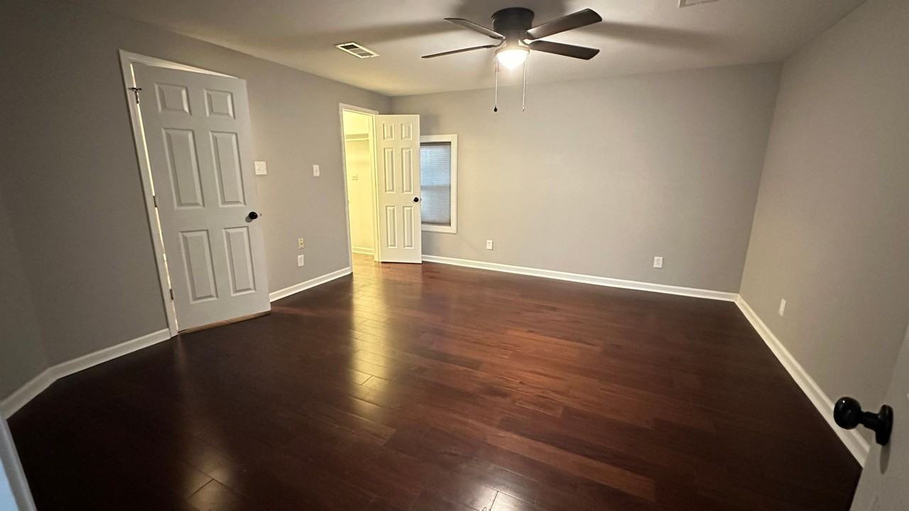 509 Foster St - Photo 5 of 10