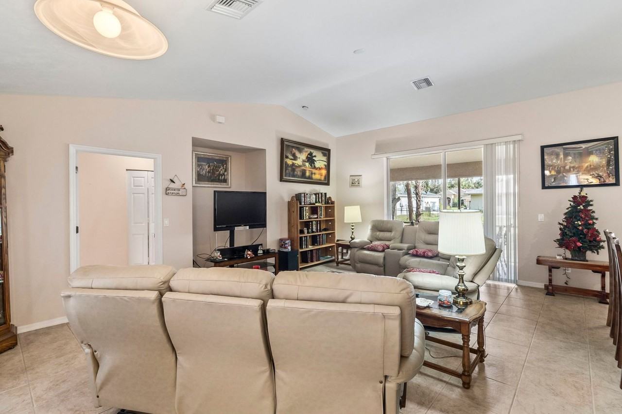 4476 Chaplin Ter - Photo 5 of 37