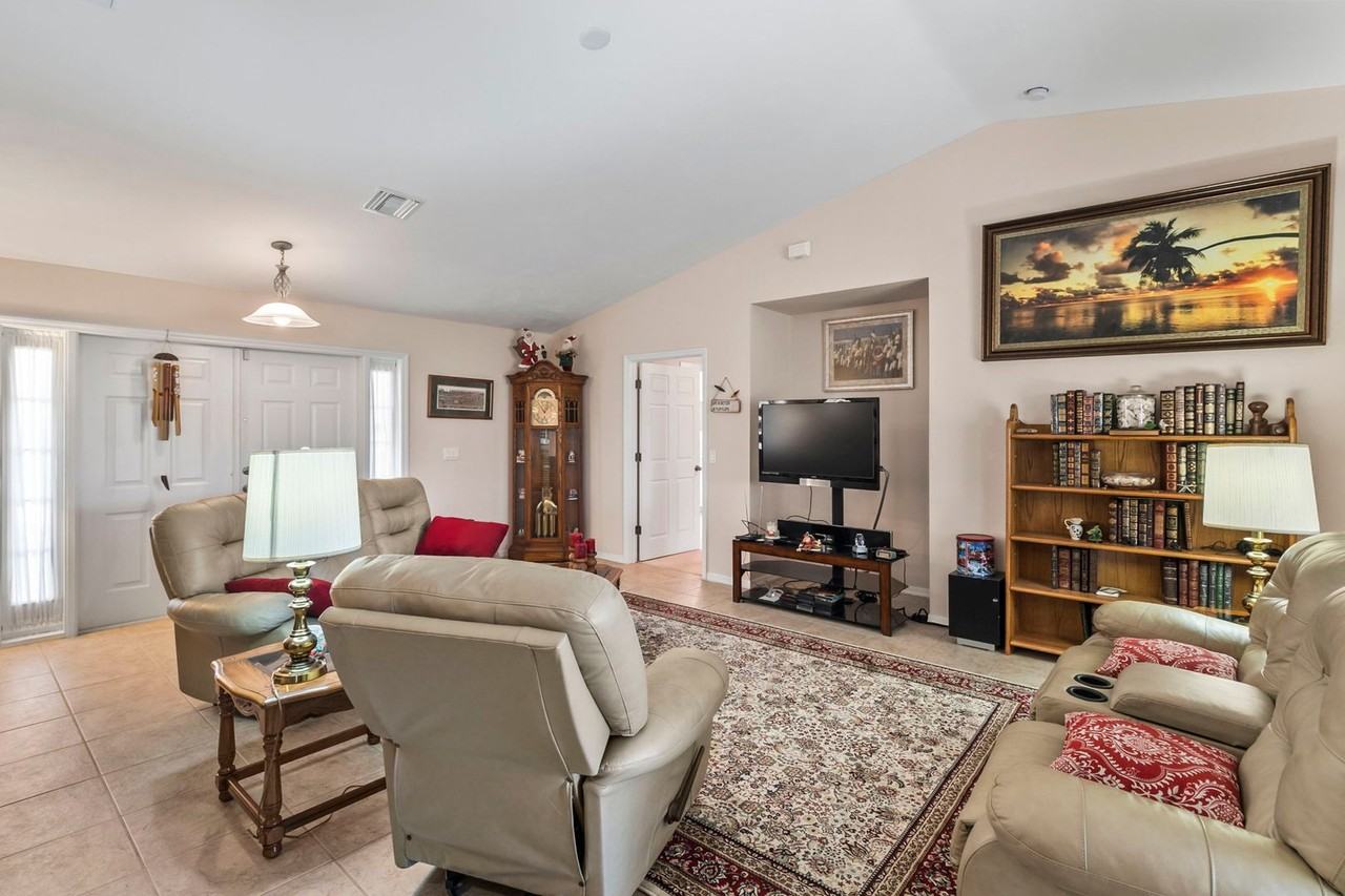 4476 Chaplin Ter - Photo 7 of 37