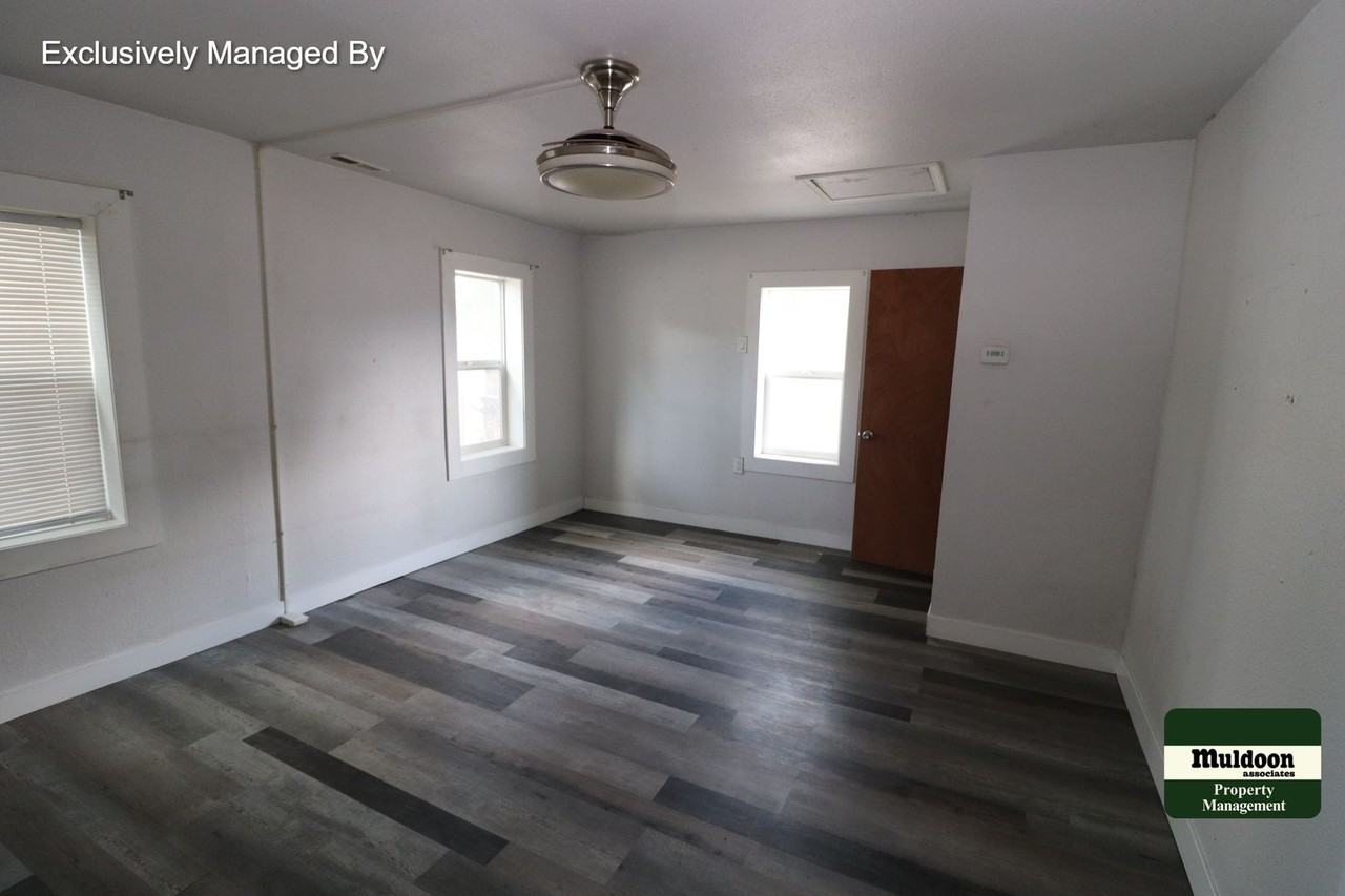 1543 Spruce St - Photo 3 of 7