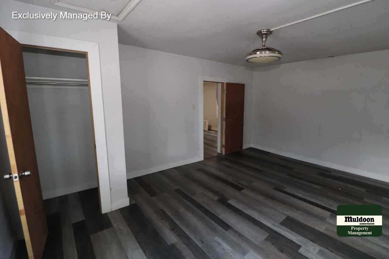 1543 Spruce St - Photo 4 of 7