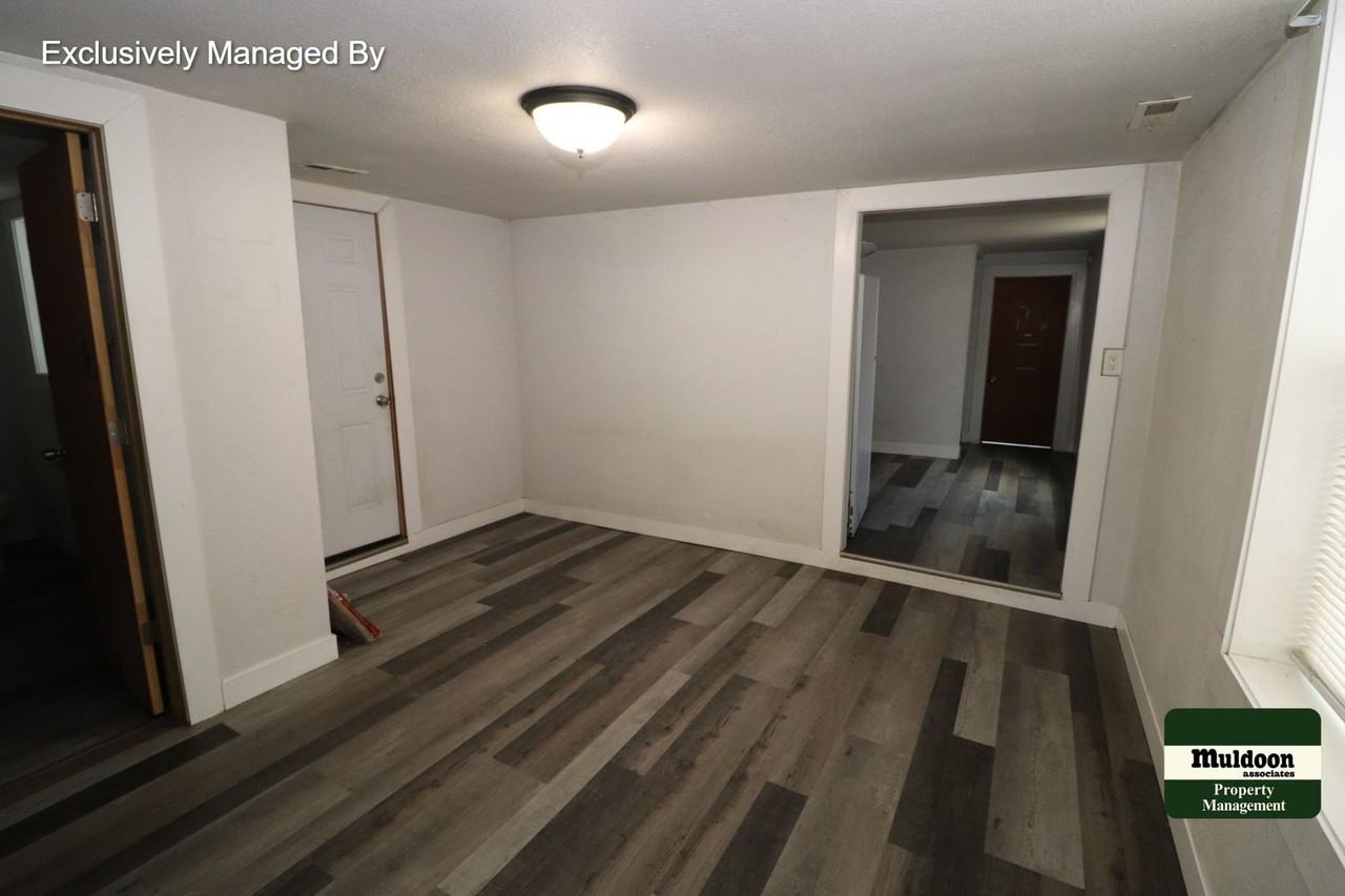 1543 Spruce St - Photo 6 of 7