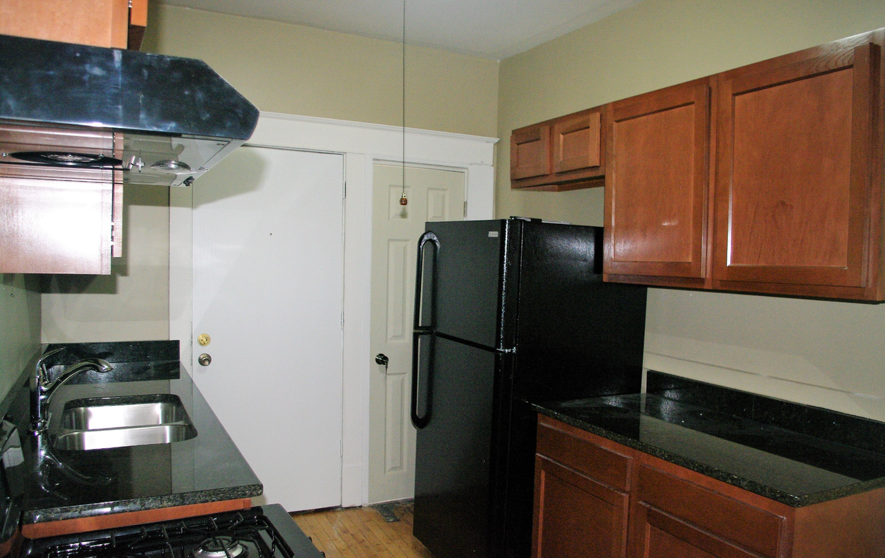 1372 Selby Ave - Photo 2 of 8