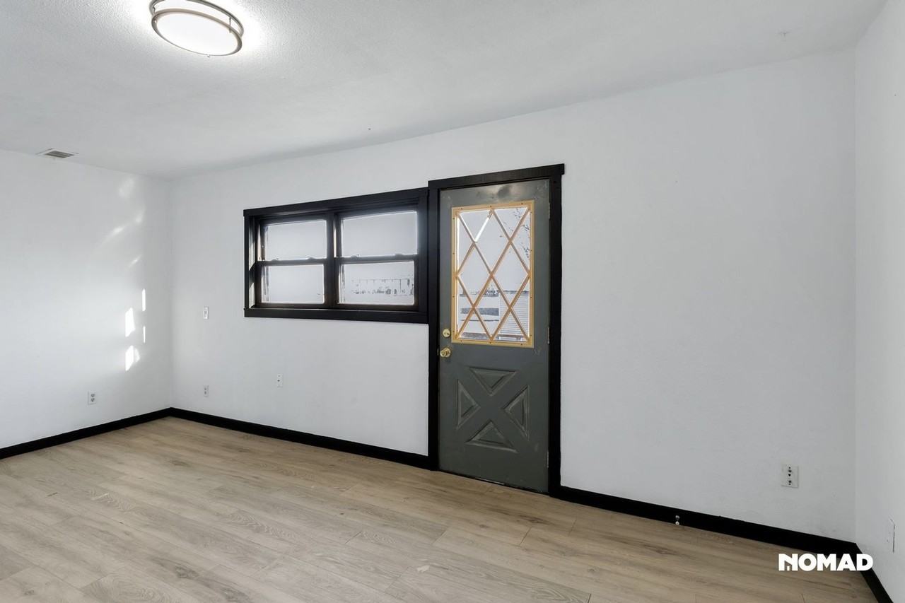 25 Blackhawk St - Photo 3 of 15