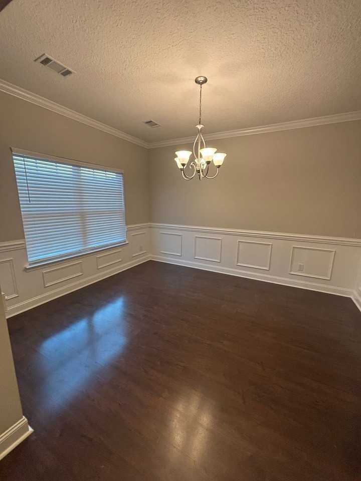 104 Brasher Dr - Photo 3 of 20