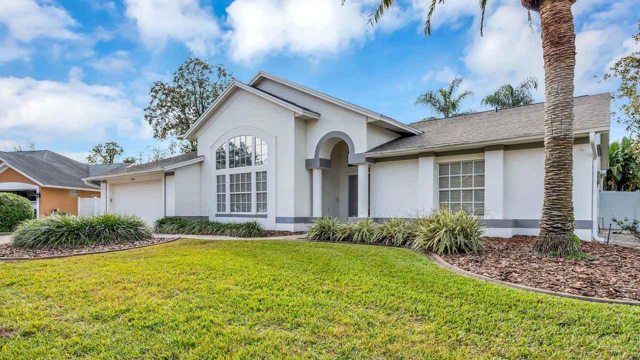 8449 Ridgebrook Cir - Photo 3 of 50