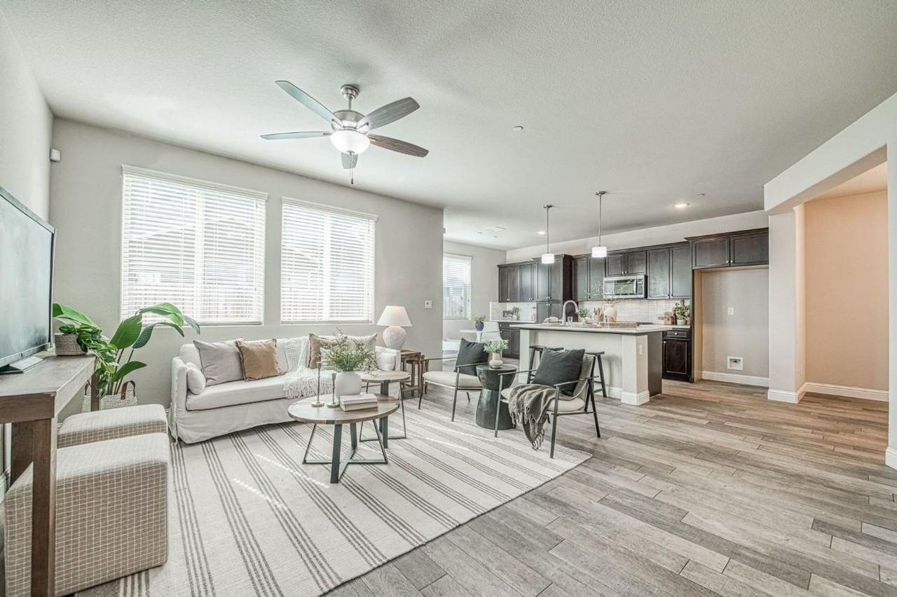 1437 E Via Viola Way - Photo 3 of 25