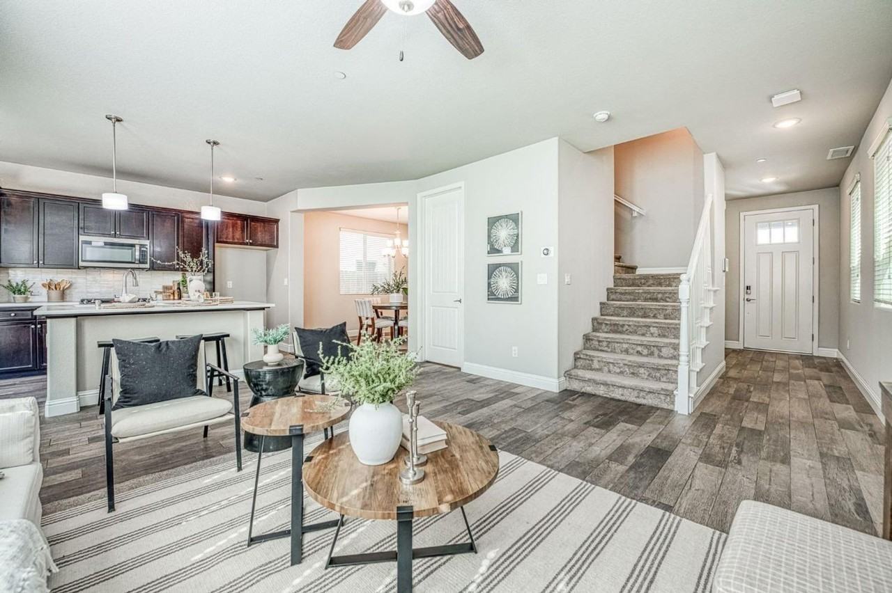 1437 E Via Viola Way - Photo 4 of 25