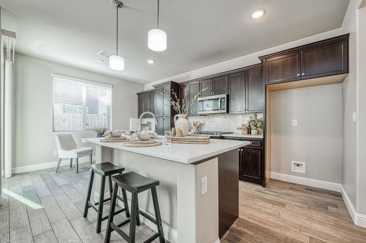 1437 E Via Viola Way - Photo 5 of 25