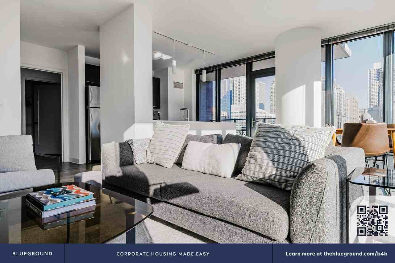 637 North Wells Street - Photo 6 of 50