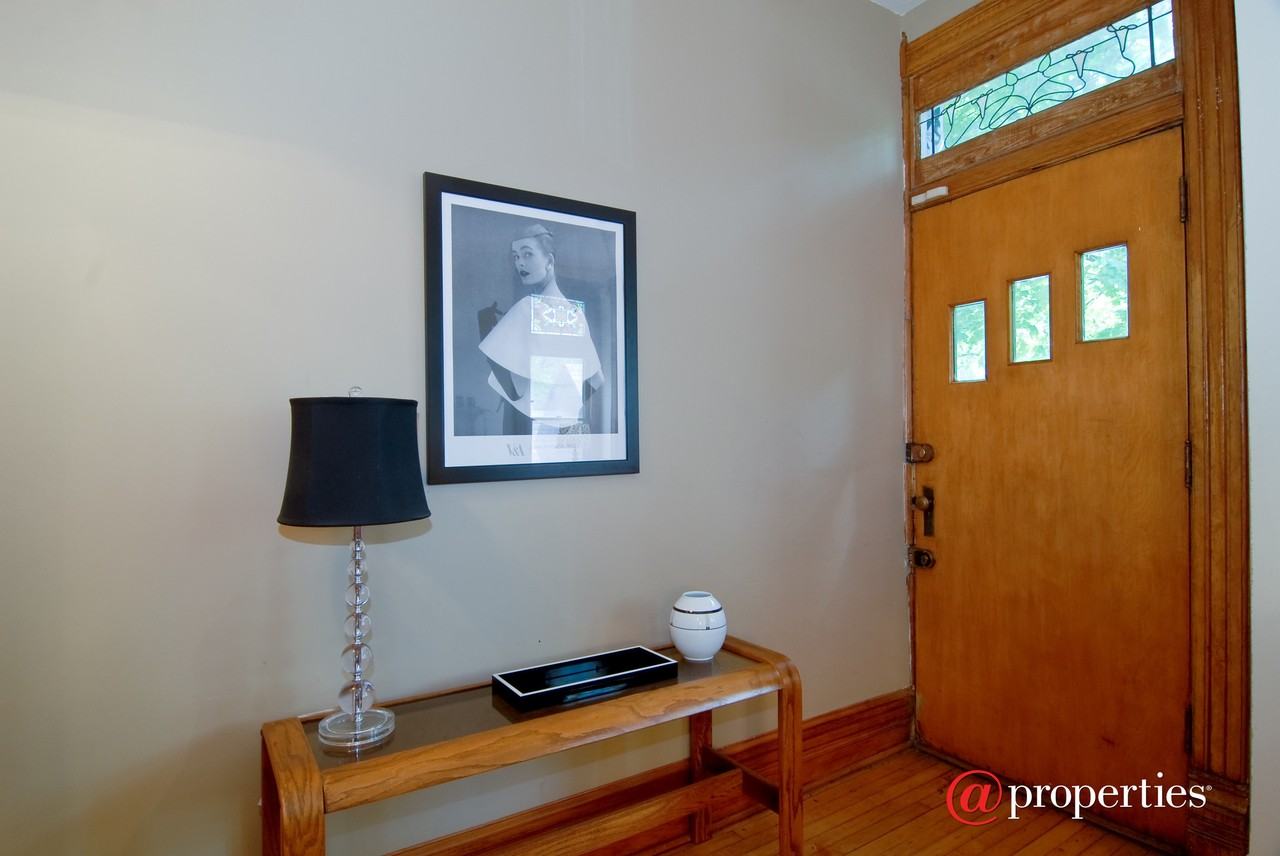 2108 N Kenmore Ave #1E - Photo 2 of 18