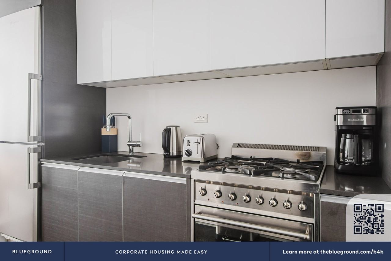 666 W End Ave #1738 - Photo 5 of 26