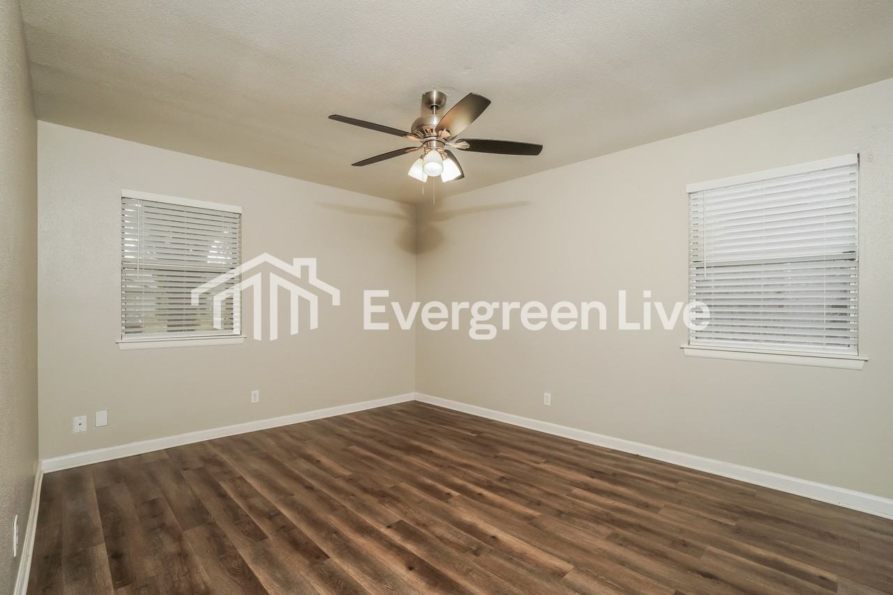 7518 Meadow Green St - Photo 6 of 12