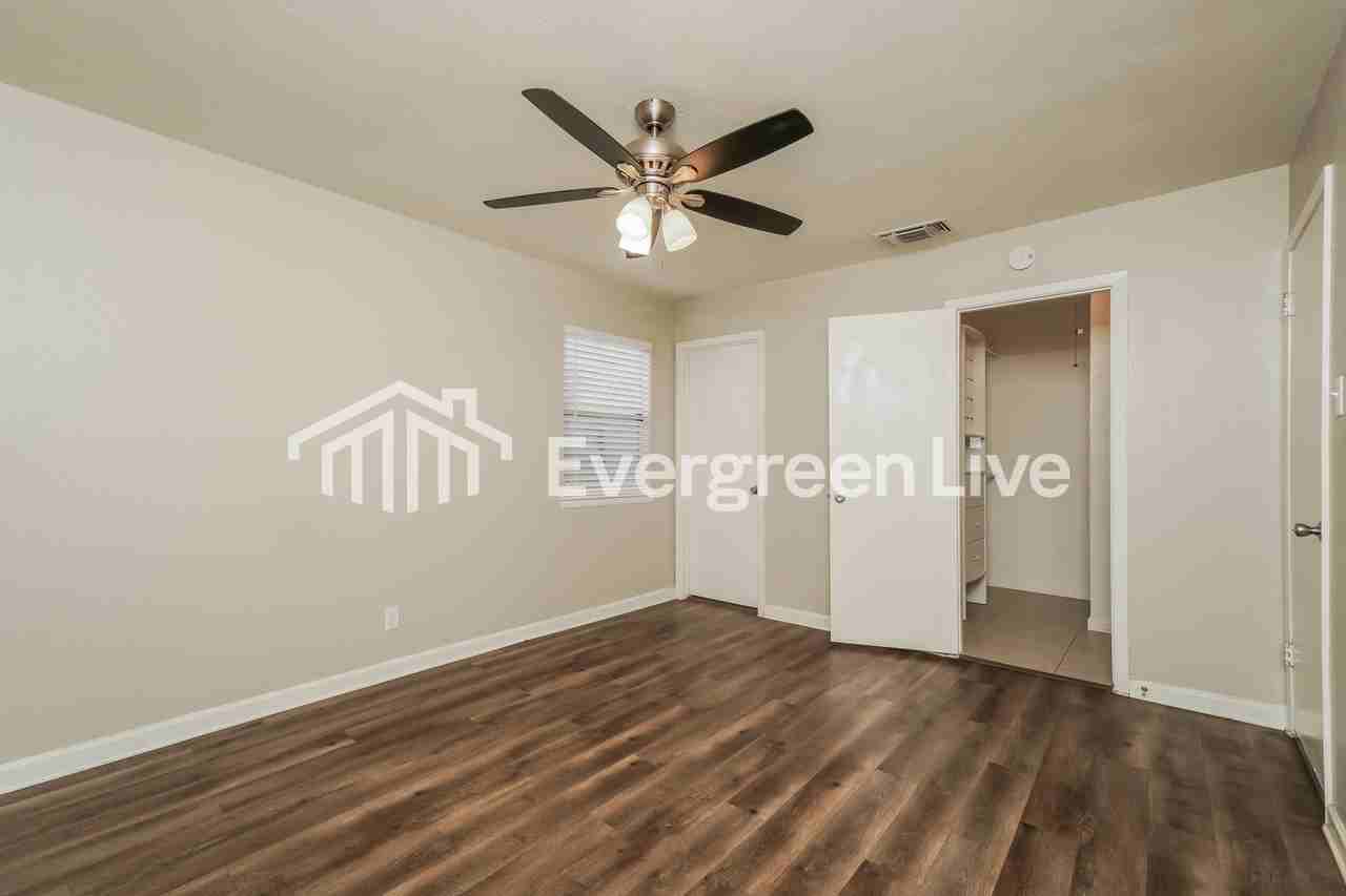 7518 Meadow Green St - Photo 7 of 12