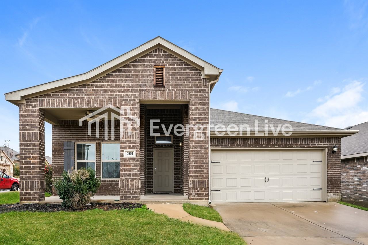 2501 Old Buck Dr - Photo 2 of 16