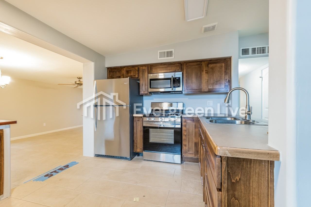 7034 S Leary Dr - Photo 3 of 20