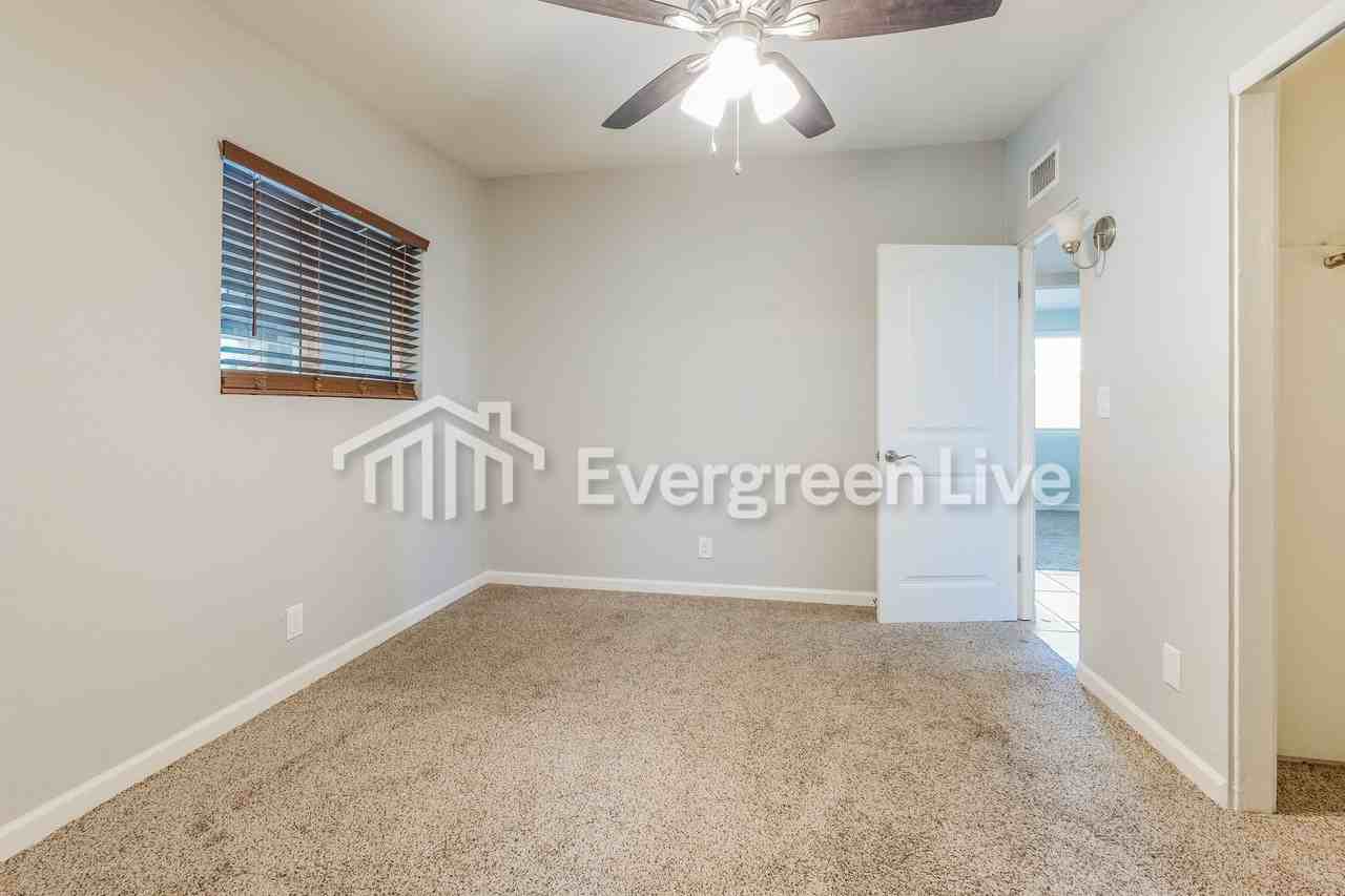 7034 S Leary Dr - Photo 4 of 20