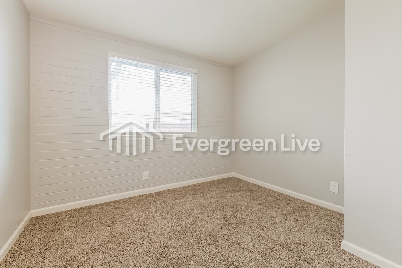 7034 S Leary Dr - Photo 5 of 20