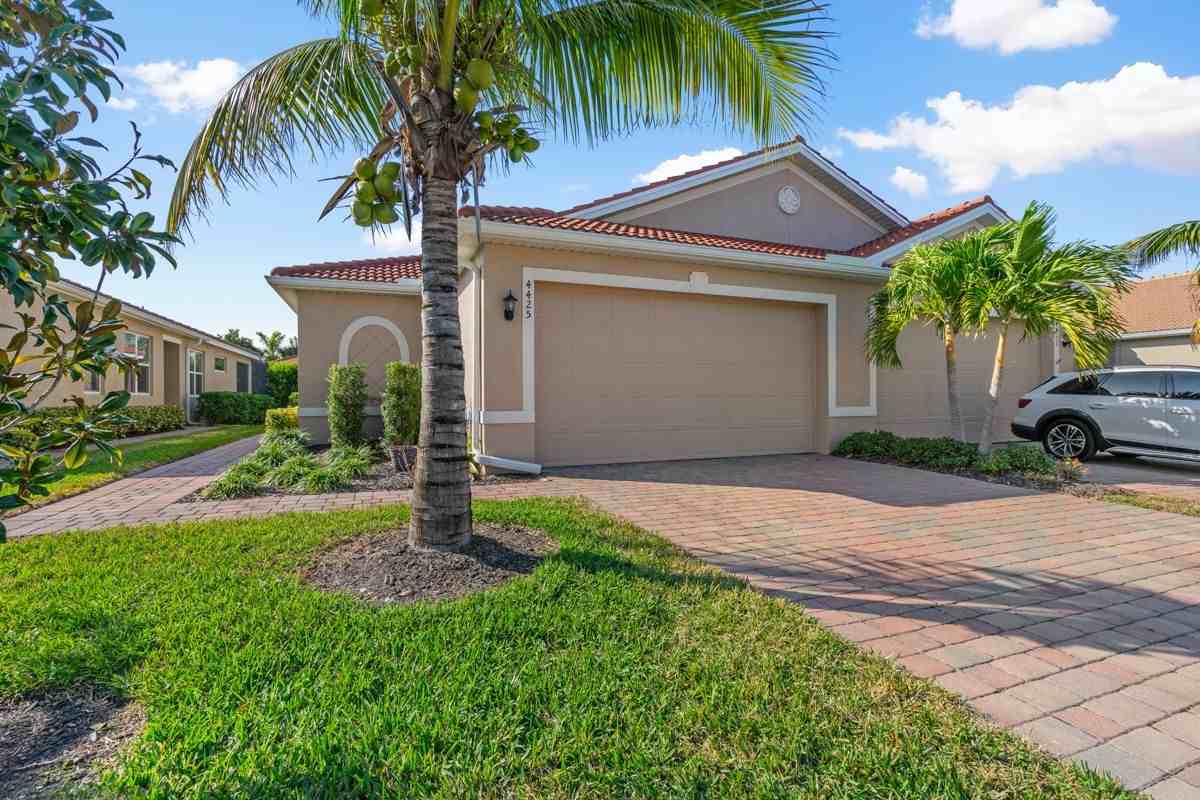 4425 Dutchess Park Rd - Photo 3 of 24