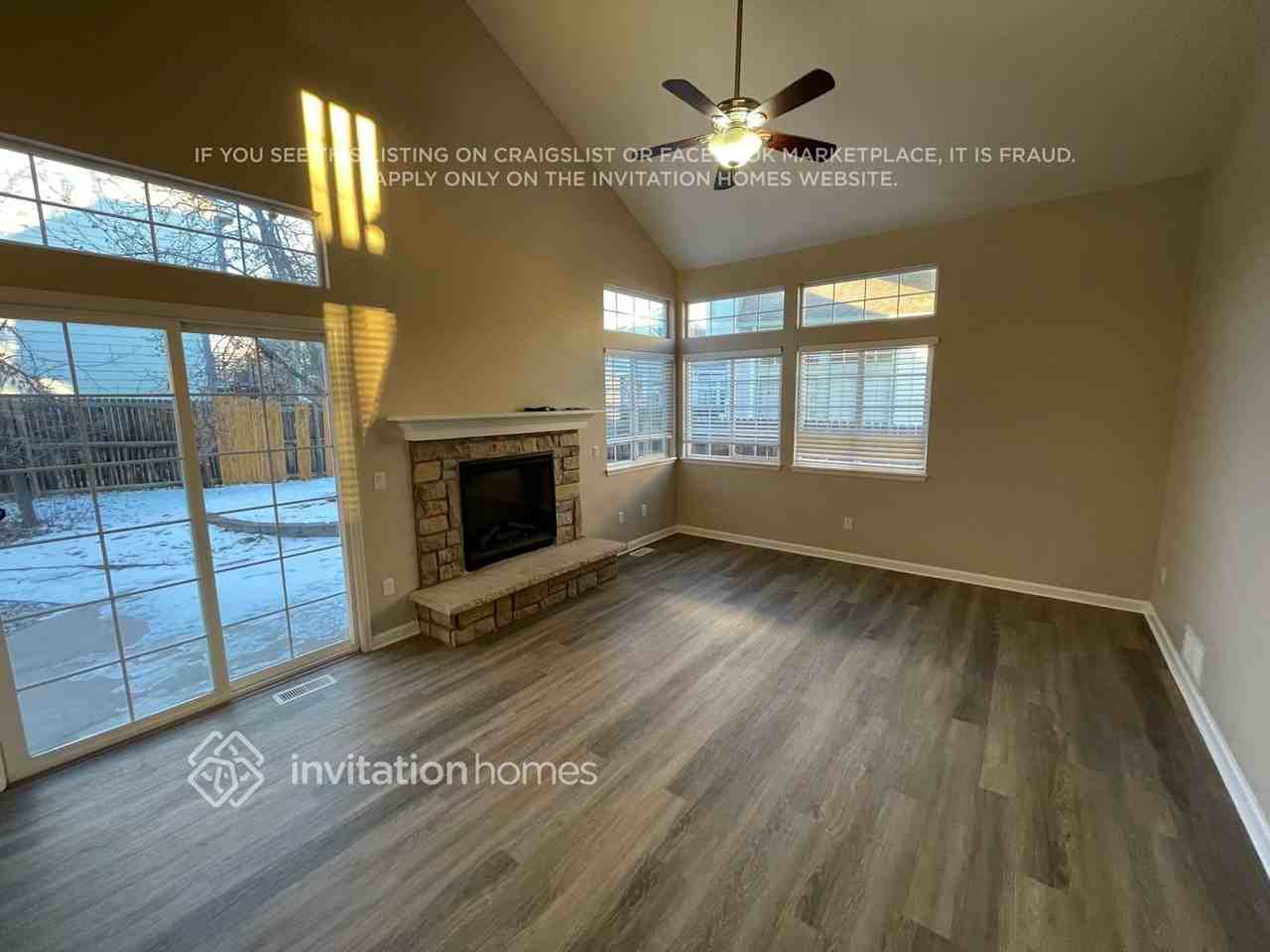 5043 S Owens St - Photo 3 of 30