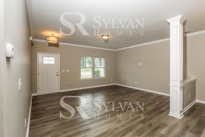 3226 Thorpe Ln - Photo 3 of 16
