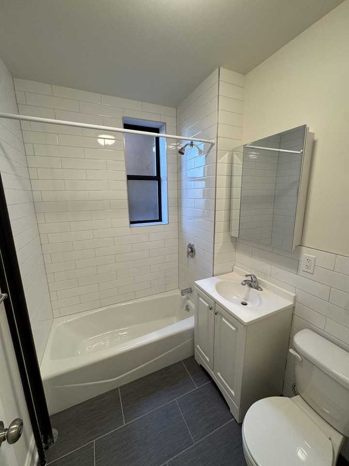 435 72nd St #B8 - Photo 2 of 5