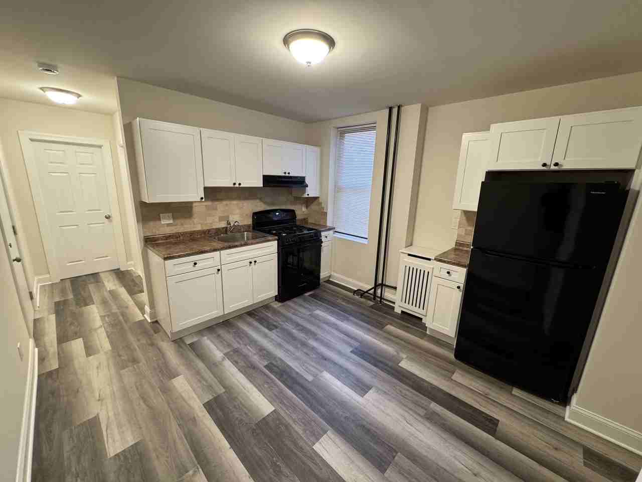 435 72nd St #B8 - Photo 4 of 5