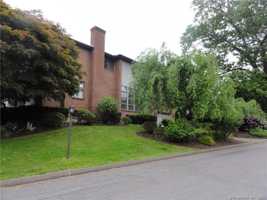 featured image of 211 Highland Ave #211