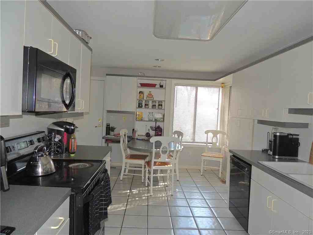 211 Highland Ave #211 - Photo 7 of 16