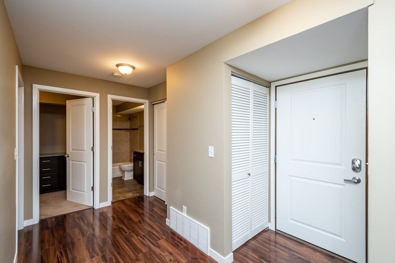 1000 Oakcrest St #206 - Photo 2 of 21