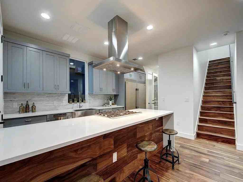 1204 E 13th St #3 - Photo 2 of 15