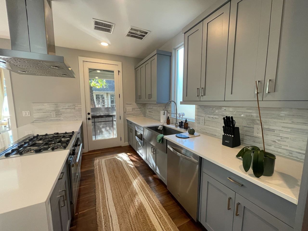 1204 E 13th St #3 - Photo 7 of 15